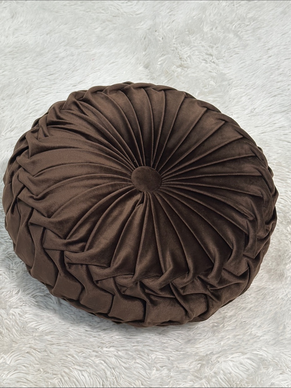 🥕 NWOT Lush Decor Velvet 15” Round Pillow